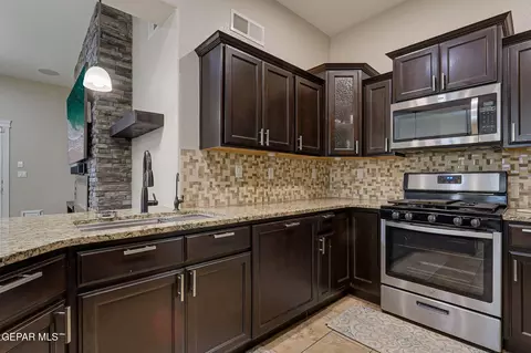 Kitchen - 1012 Maximo Dr, El Paso, TX 79932 photo 4 of 4