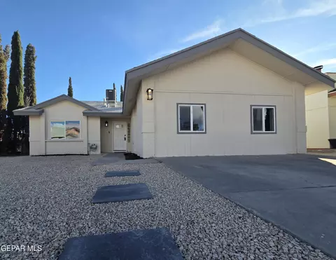 2808 Lake Champlain St, El Paso, TX 79936