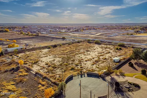 818 Smokey Ridge Ct, El Paso, TX 79932