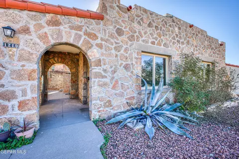 1210 Mesita Dr, El Paso, TX 79902
