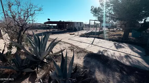 700 Rosa Blanca Dr, Socorro, TX 79927