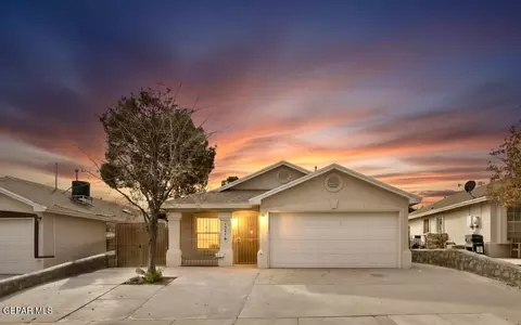 12476 Sombra Fuerte Dr, El Paso, TX 79938
