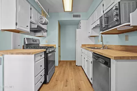 Kitchen - 10456 Lambda Dr, El Paso, TX 79924 photo 1 of 3