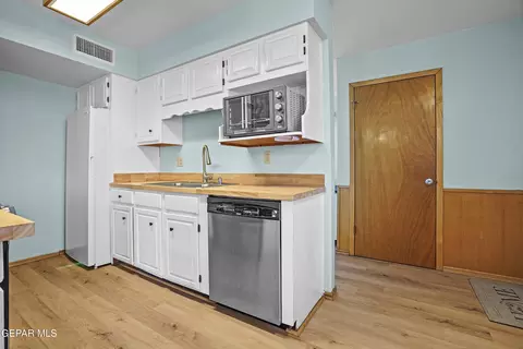 Kitchen - 10456 Lambda Dr, El Paso, TX 79924 photo 3 of 3