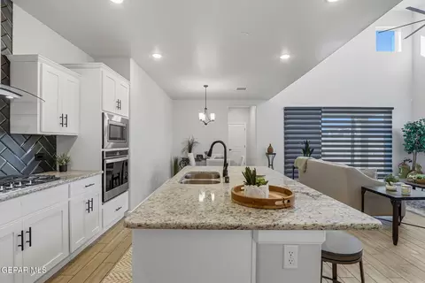 Kitchen - 13721 Eccles Rd, El Paso, TX 79928 photo 8 of 9
