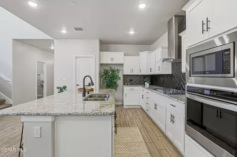 Kitchen - 13721 Eccles Rd, El Paso, TX 79928 photo 7 of 9