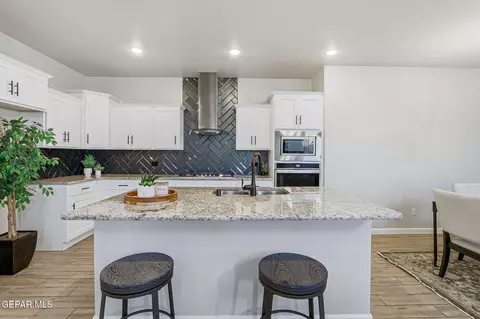 Kitchen - 13721 Eccles Rd, El Paso, TX 79928 photo 5 of 9