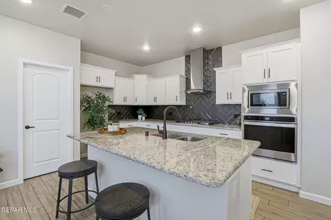 Kitchen - 13721 Eccles Rd, El Paso, TX 79928 photo 1 of 9
