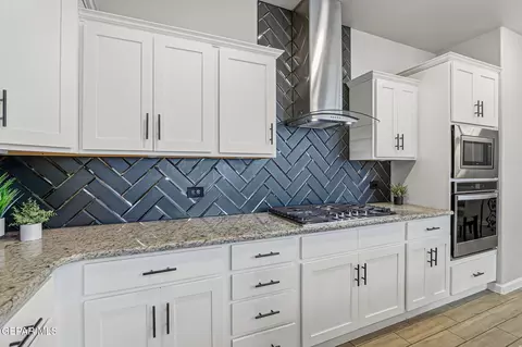 Kitchen - 13721 Eccles Rd, El Paso, TX 79928 photo 4 of 9