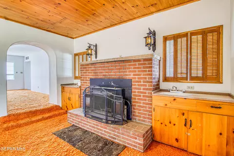 Living - 6540 Mcnutt Rd, Anthony, NM 88021 photo 5 of 12
