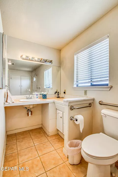 Bath - 6540 Mcnutt Rd, Anthony, NM 88021 photo 3 of 12
