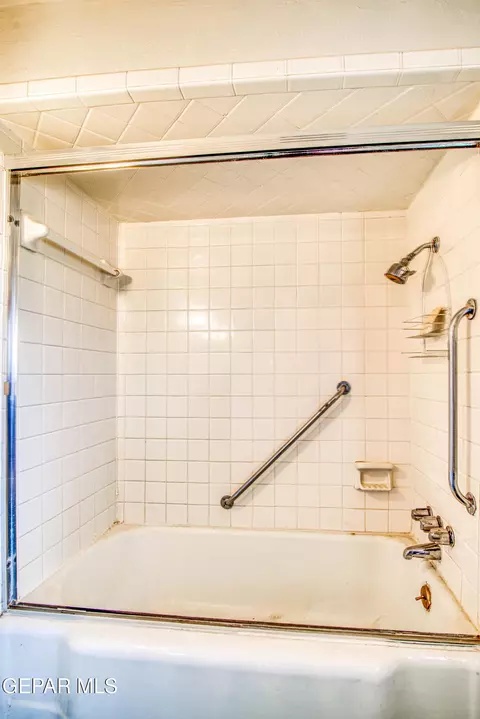 Bath - 6540 Mcnutt Rd, Anthony, NM 88021 photo 12 of 12