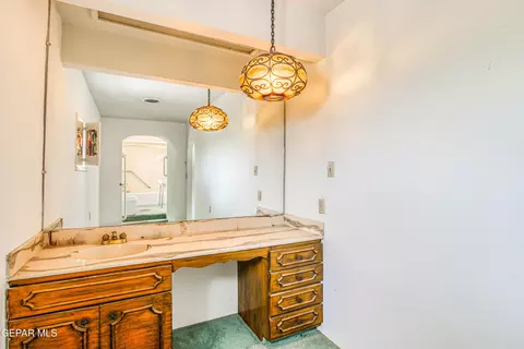 Bath - 6540 Mcnutt Rd, Anthony, NM 88021 photo 8 of 12