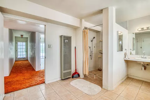 Entry Way - 6540 Mcnutt Rd, Anthony, NM 88021 photo 6 of 7