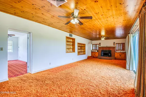 Living - 6540 Mcnutt Rd, Anthony, NM 88021 photo 4 of 12