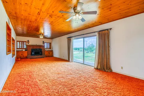 Living - 6540 Mcnutt Rd, Anthony, NM 88021 photo 3 of 12
