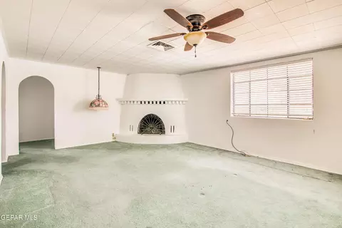 Living - 6540 Mcnutt Rd, Anthony, NM 88021 photo 9 of 12