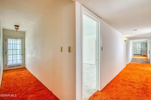 Entry Way - 6540 Mcnutt Rd, Anthony, NM 88021 photo 5 of 7