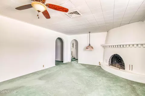 Living - 6540 Mcnutt Rd, Anthony, NM 88021 photo 11 of 12