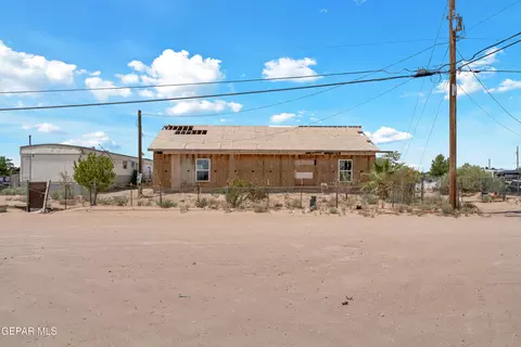 725 Ingham St, Horizon City, TX 79928