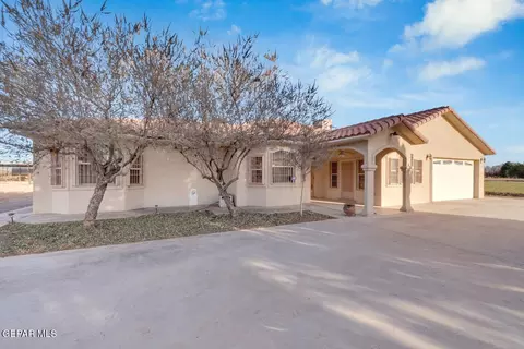 15201 Alameda Ave, Fabens, TX 79838