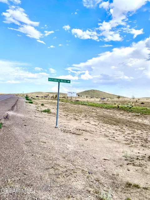 430 E Avenida Del Sol, El Paso, TX 79938