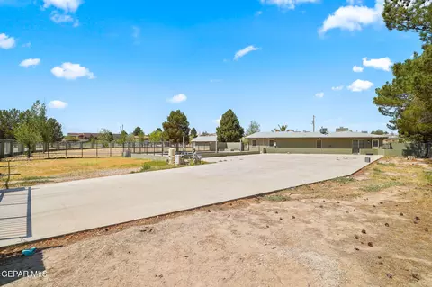 5300 Crawford Rd, Santa Teresa, NM 88008