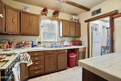 Kitchen - 8445 Roseway Dr, El Paso, TX 79907 photo 1 of 1