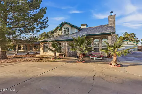 155 Escalante Dr, Socorro, TX 79927