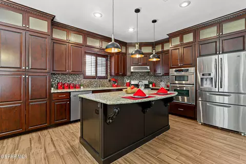 757 Maxey Marie Dr, El Paso, TX 79932