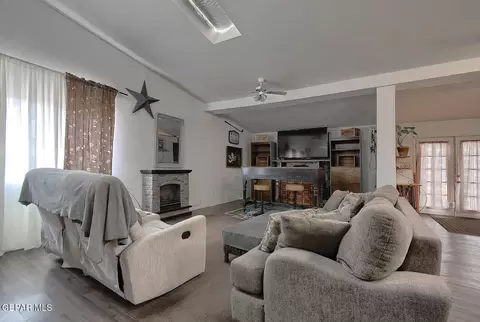 Living - 261 Indian Head Rd, Tornillo, TX 79853 photo 2 of 4