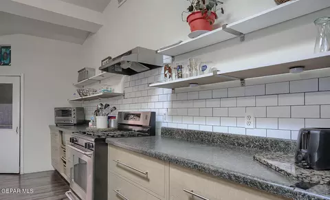 Kitchen - 261 Indian Head Rd, Tornillo, TX 79853 photo 3 of 8
