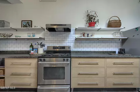 Kitchen - 261 Indian Head Rd, Tornillo, TX 79853 photo 2 of 8