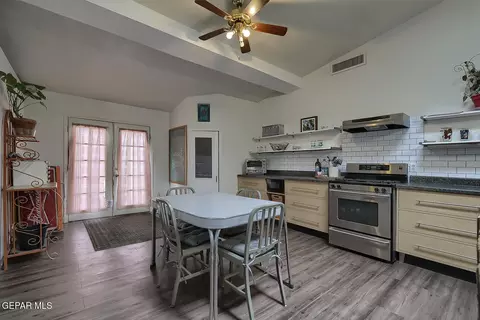 Kitchen - 261 Indian Head Rd, Tornillo, TX 79853 photo 6 of 8