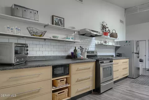Kitchen - 261 Indian Head Rd, Tornillo, TX 79853 photo 4 of 8