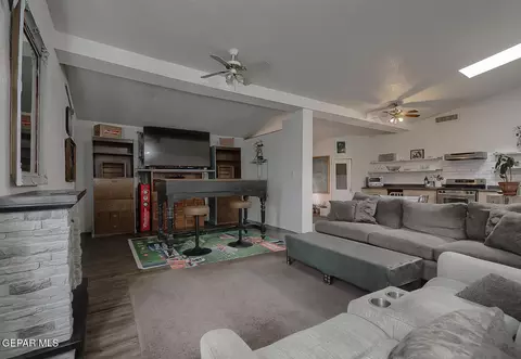 Living - 261 Indian Head Rd, Tornillo, TX 79853 photo 3 of 4