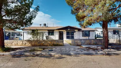 135 Baywood Rd, El Paso, TX 79915