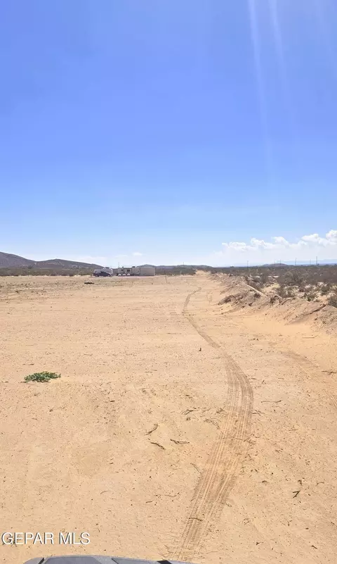 4634 Camel Back Rd, Clint, TX 79938