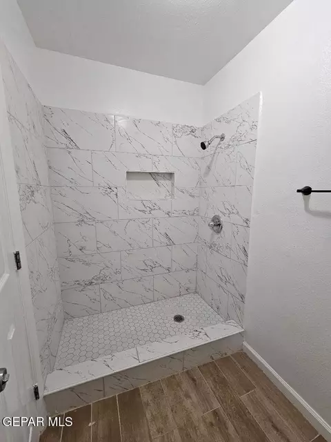 Bath - 401 Fifth St, Anthony, TX 79821 photo 2 of 4