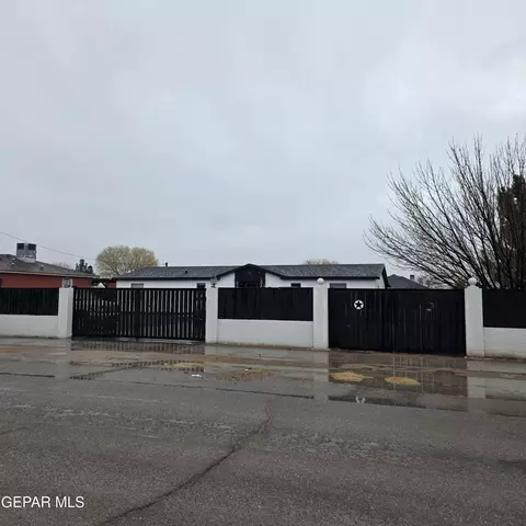 270 Flor Amarilla Ave, Socorro, TX 79927
