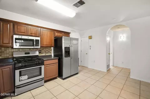Entry Way - 3324 Harkis Rd, El Paso, TX 79936 photo 1 of 3