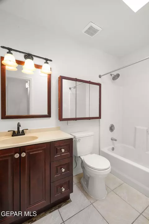 Bath - 3324 Harkis Rd, El Paso, TX 79936 photo 1 of 1