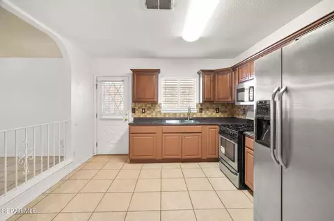 Kitchen - 3324 Harkis Rd, El Paso, TX 79936 photo 2 of 2