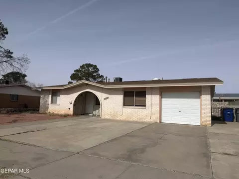10829 Ivanhoe Dr, El Paso, TX 79935