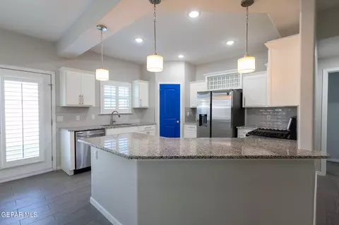 Kitchen - 942 Earthstar Pl, El Paso, TX 79928 photo 2 of 3