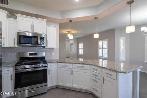 Kitchen - 942 Earthstar Pl, El Paso, TX 79928 photo 1 of 3