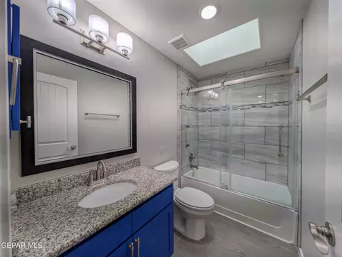 Bath - 942 Earthstar Pl, El Paso, TX 79928 photo 3 of 4