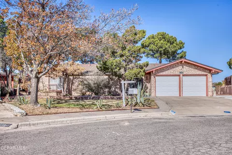 1613 Larry Wadkins Dr, El Paso, TX 79936