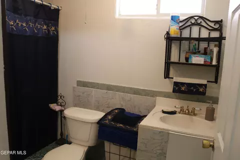 Bath - 19227 Tornillo Ave, Tornillo, TX 79853 photo 1 of 3
