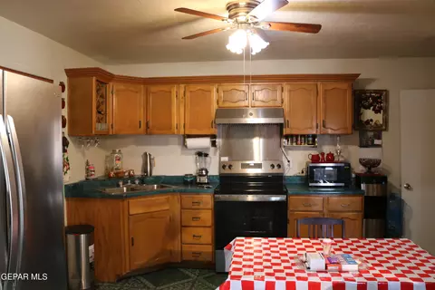 Kitchen - 19227 Tornillo Ave, Tornillo, TX 79853 photo 1 of 2